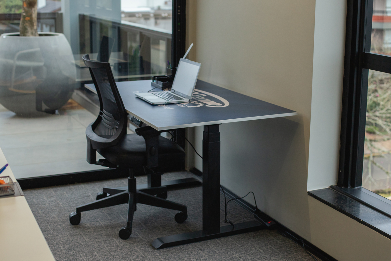 Tudo sobre mesa ergonômica e seu impacto na sua saúde